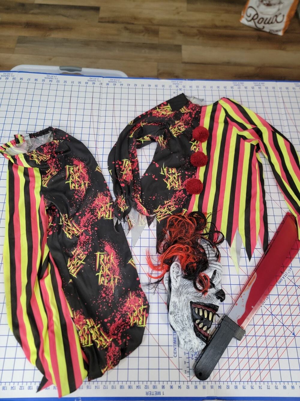 California Costumes Killer Clown Child Size mlM 2 Piece Shirt Pants Mask Sword